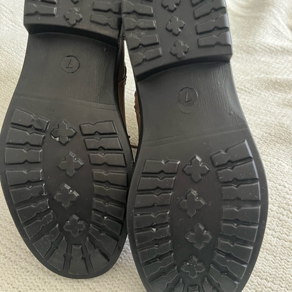 Boots size 7 - Picture 3 of 3